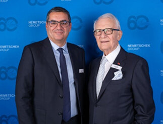 Yves Padrines, PDG de Nemetschek Group avec le professeur Georg Nemetschek lors de la cérémonie du 60e anniversaire © Nemetschek Group